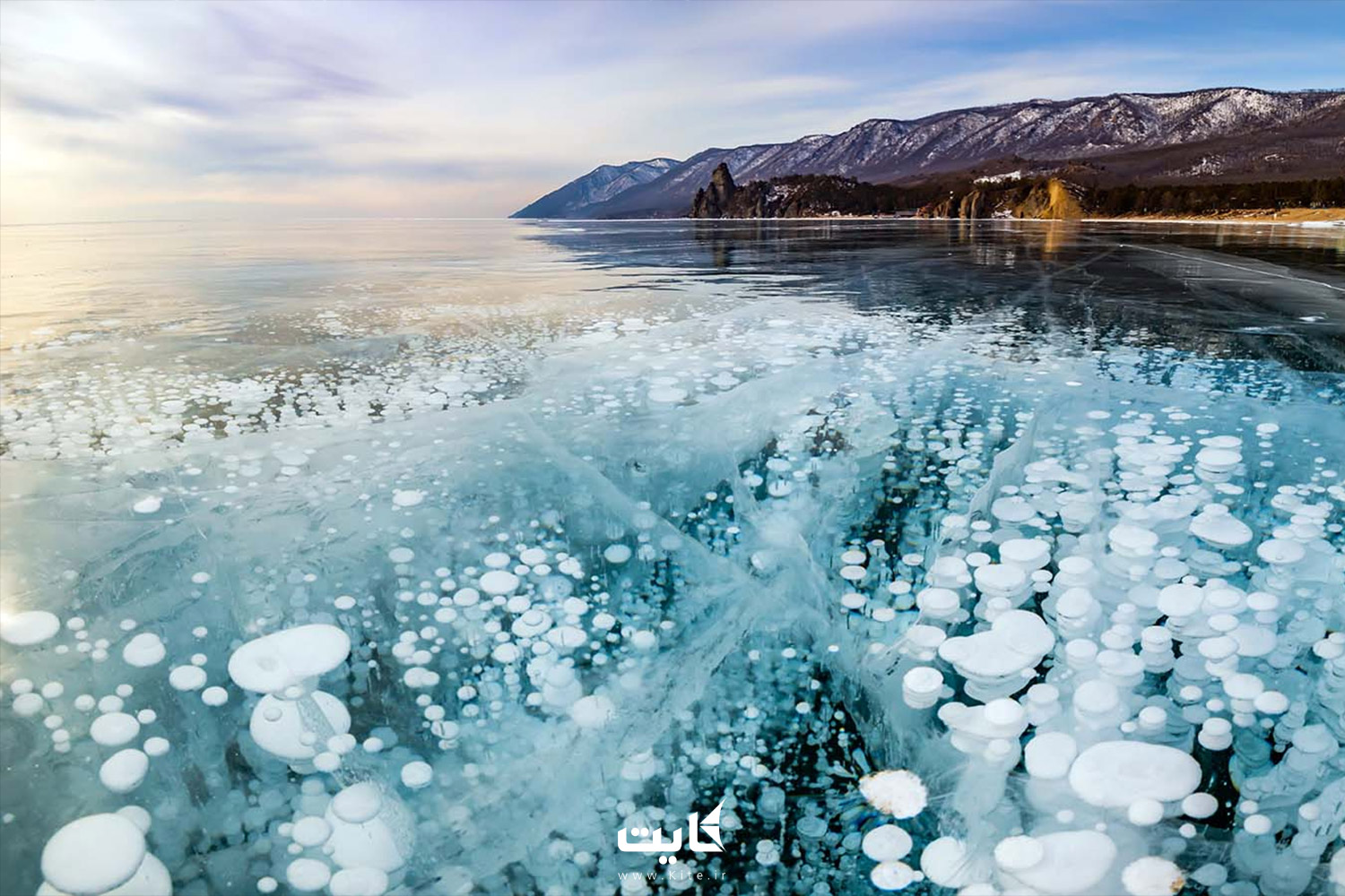 Озеро качество воды. Голоустное Байкал пузырьки. Озеро Байкал подо льдом. Озеро Байкал лед. Озеро Байкал пузырьковый лед.