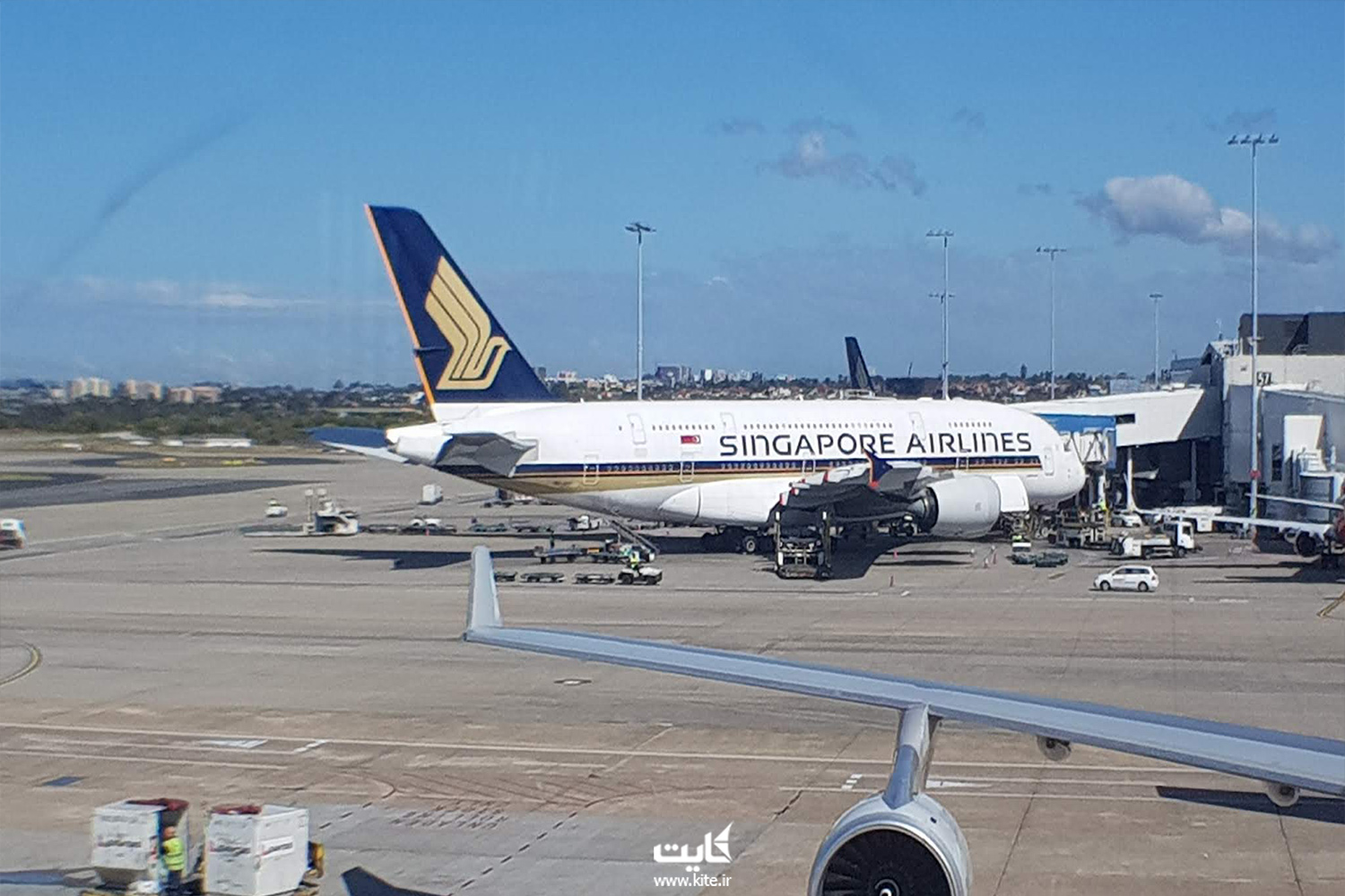 هواپیمای هواپیمایی سنگاپور در باند فرودگاه
