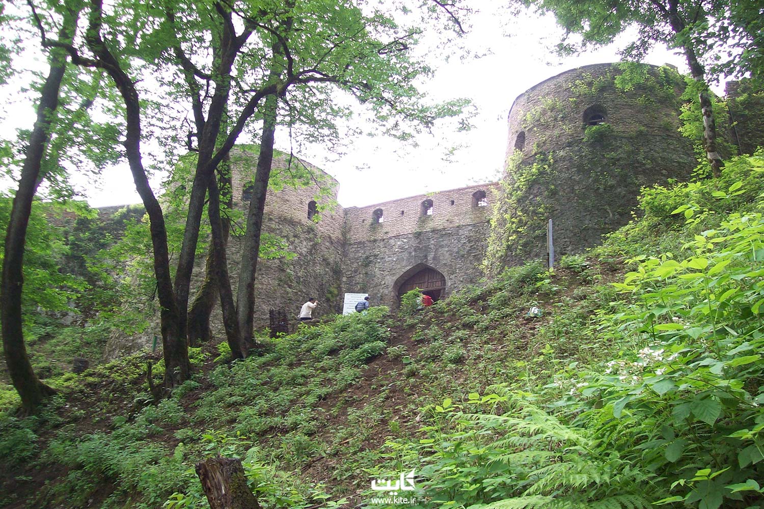 ورودی قلعه و دو برج بزرگ