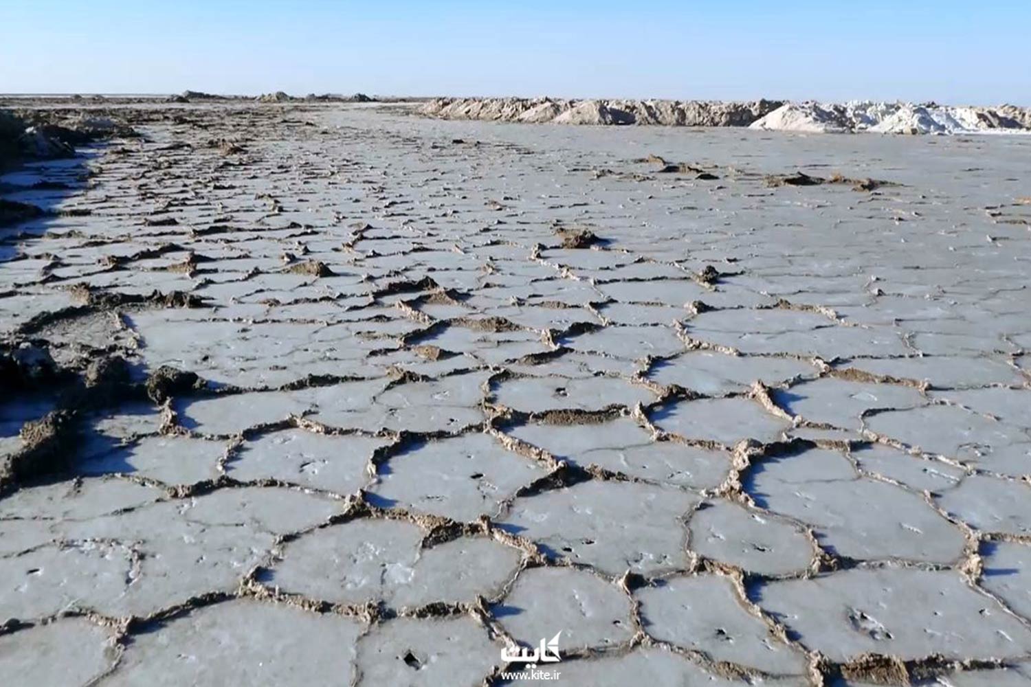چند ضلعی های نامنظم سطح دریاچه نمک