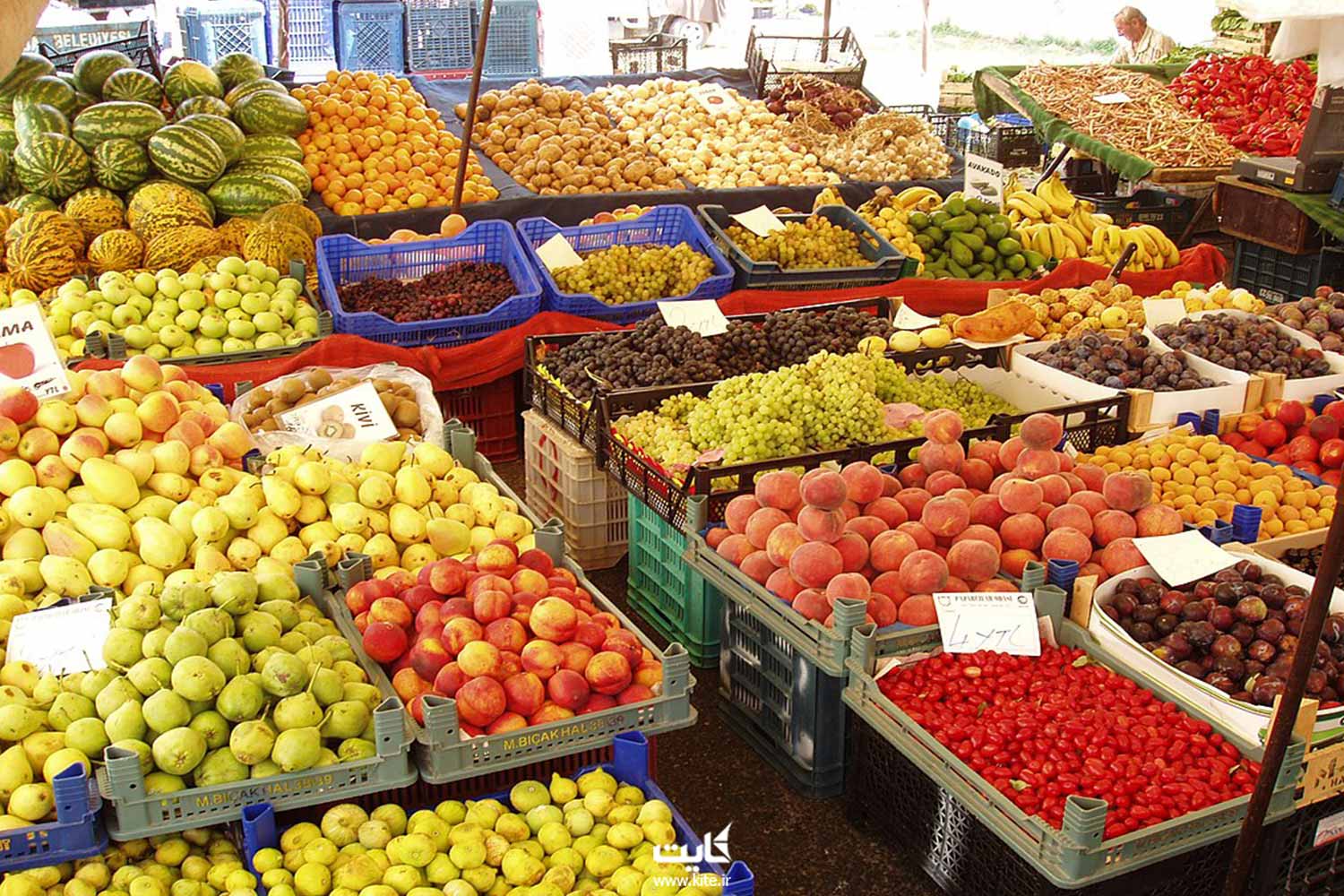 سبدهای فروش میوه در جمعه بازار آلانیا