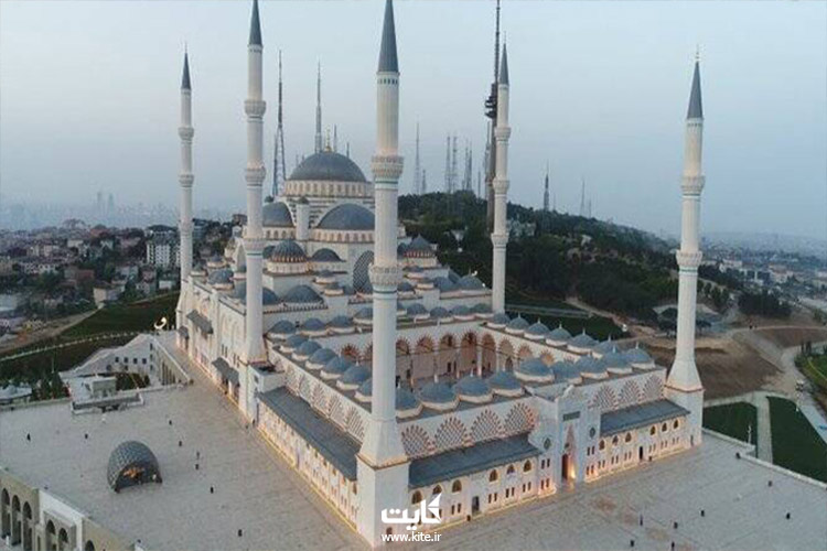 دیدن شکوه مسجد چامیلیجا در تور استانبول