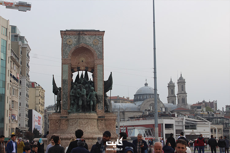 یادبود جمهوریت میدان تقسیم استانبول