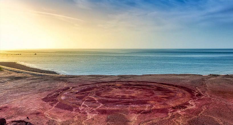 ساحل سرخ هرمز - زیباترین ساحل ایران به رنگ خون سیاوش