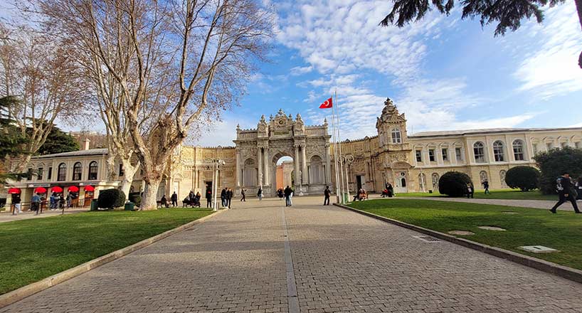 کاخ دولما باغچه‌ | آشنایی با بزرگ‌ترین کاخ استانبول به همراه عکس و آدرس